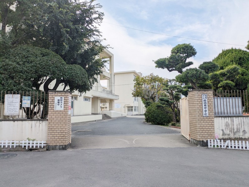 福岡市早良区原、土地の中学校画像です
