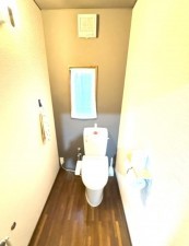 大野城市月の浦、中古一戸建てのトイレ画像です