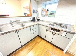 大野城市月の浦、中古一戸建てのキッチン画像です