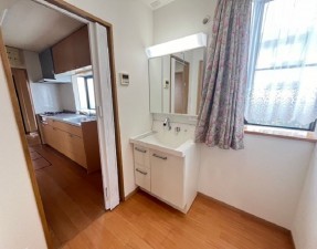 糟屋郡宇美町四王寺坂、中古一戸建ての洗面画像です