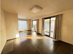 小郡市三沢、中古一戸建ての居間画像です