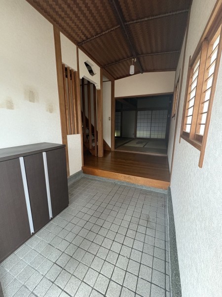 那珂川市王塚台、中古一戸建ての玄関画像です