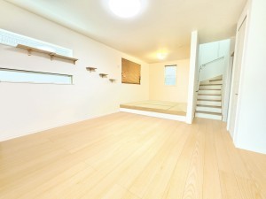 福岡市西区今宿青木、中古一戸建ての居間画像です