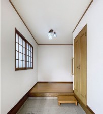 福岡市南区柏原、中古一戸建ての玄関画像です