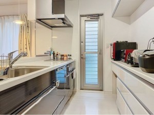 福岡市南区柏原、中古一戸建てのキッチン画像です