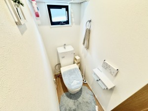 福岡市東区雁の巣、中古一戸建てのトイレ画像です