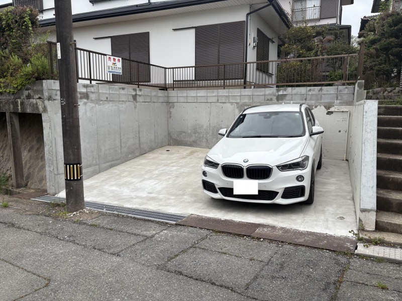 太宰府市青山、中古一戸建ての駐車場画像です