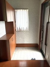那珂川市片縄西、中古一戸建ての玄関画像です