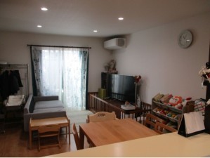 糟屋郡志免町片峰中央、中古一戸建ての居間画像です