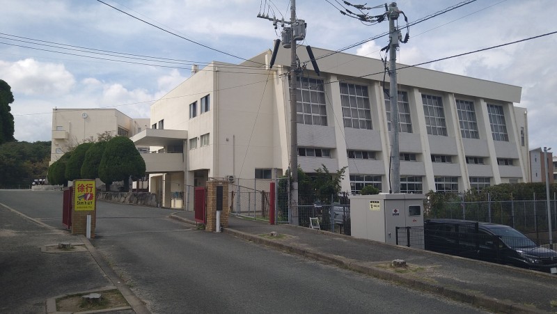糟屋郡志免町片峰中央、中古一戸建ての中学校画像です