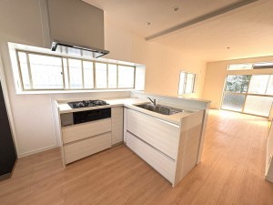 福岡市東区水谷、中古一戸建てのキッチン画像です