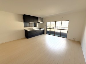 春日市光町、中古一戸建ての居間画像です