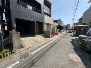 春日市光町、中古一戸建ての前面道路を含む現地写真画像です