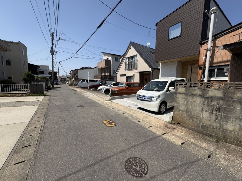 春日市光町、中古一戸建ての前面道路を含む現地写真画像です