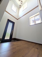 筑紫野市美しが丘南、中古一戸建ての玄関画像です
