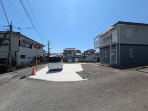 筑紫野市紫、中古一戸建ての前面道路を含む現地写真画像です
