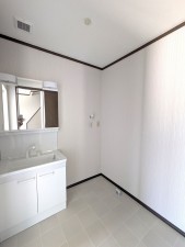 筑紫野市紫、中古一戸建ての洗面画像です