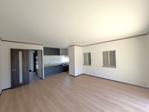 筑紫野市紫、中古一戸建ての居間画像です