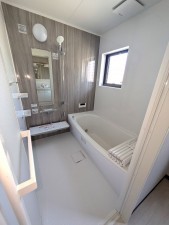小郡市小郡、中古一戸建ての風呂画像です