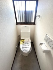 糸島市曽根、中古一戸建てのトイレ画像です