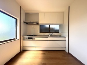 糸島市曽根、中古一戸建てのキッチン画像です