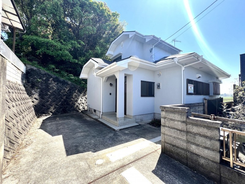 糸島市曽根、中古一戸建ての外観画像です