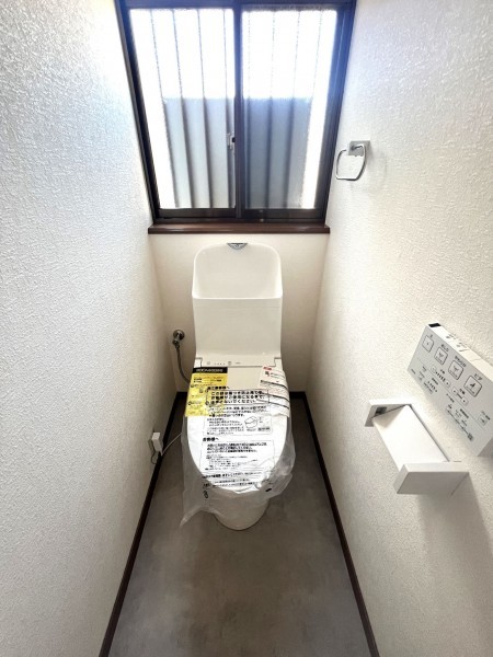 糸島市曽根、中古一戸建てのトイレ画像です