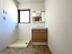 糸島市前原北、中古一戸建ての洗面画像です