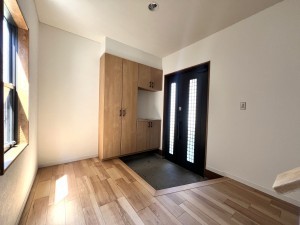 糸島市前原北、中古一戸建ての玄関画像です