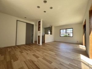 糸島市前原北、中古一戸建ての居間画像です