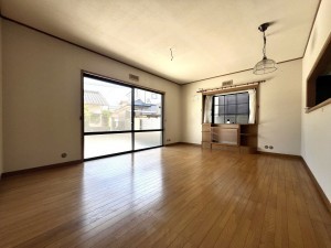 糸島市高田、中古一戸建ての居間画像です