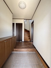 糸島市篠原西、中古一戸建ての玄関画像です