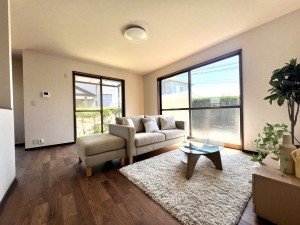 糸島市篠原西、中古一戸建ての居間画像です