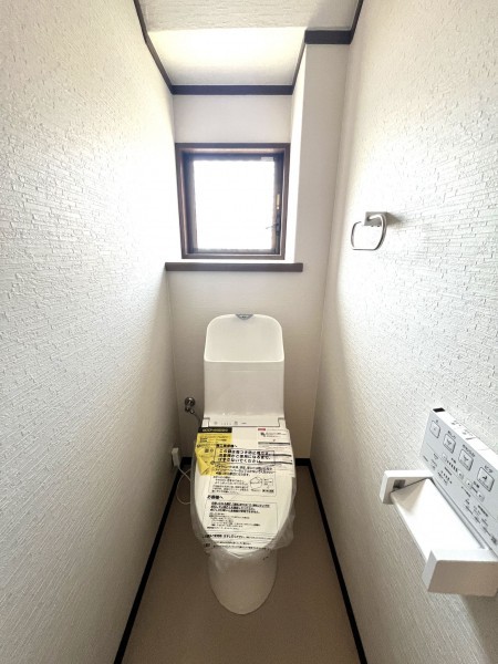 糸島市篠原西、中古一戸建てのトイレ画像です