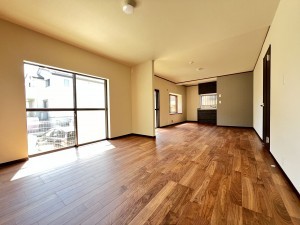 糸島市有田、中古一戸建ての居間画像です