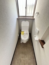 糸島市有田、中古一戸建てのトイレ画像です