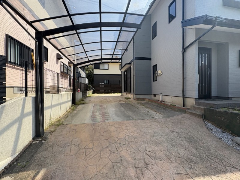 糟屋郡宇美町神武原、中古一戸建ての駐車場画像です