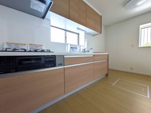 糸島市志摩稲葉、中古一戸建てのキッチン画像です