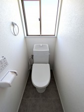 糸島市志摩稲葉、中古一戸建てのトイレ画像です