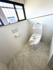 糸島市篠原東、中古一戸建てのトイレ画像です