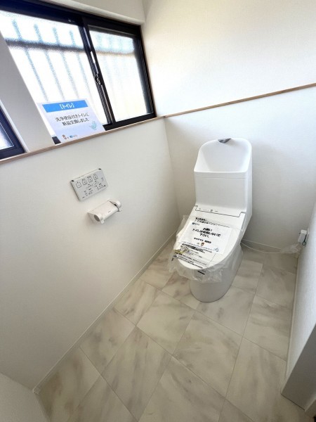 糸島市篠原東、中古一戸建てのトイレ画像です
