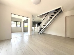 糸島市二丈深江、中古一戸建ての居間画像です