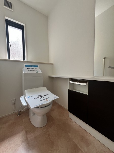 糸島市二丈深江、中古一戸建てのトイレ画像です