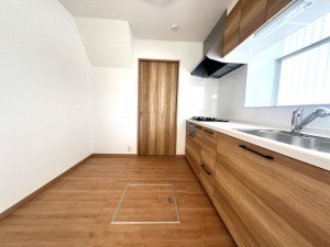 糸島市二丈深江、中古一戸建てのキッチン画像です