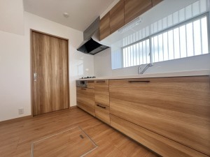 糸島市二丈深江、中古一戸建てのキッチン画像です