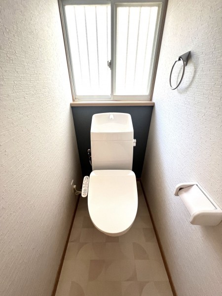 糸島市二丈深江、中古一戸建てのトイレ画像です