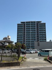 福岡市博多区、マンションの外観画像です
