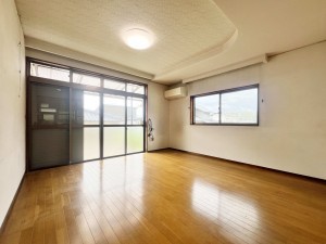 三養基郡みやき町、中古一戸建ての居間画像です