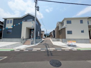 那珂川市今光、新築一戸建ての前面道路を含む現地写真画像です