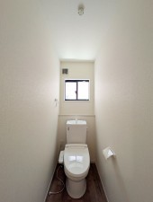 那珂川市今光、新築一戸建てのトイレ画像です
